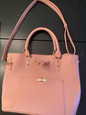 Lovely pink handbag with multiple pockets